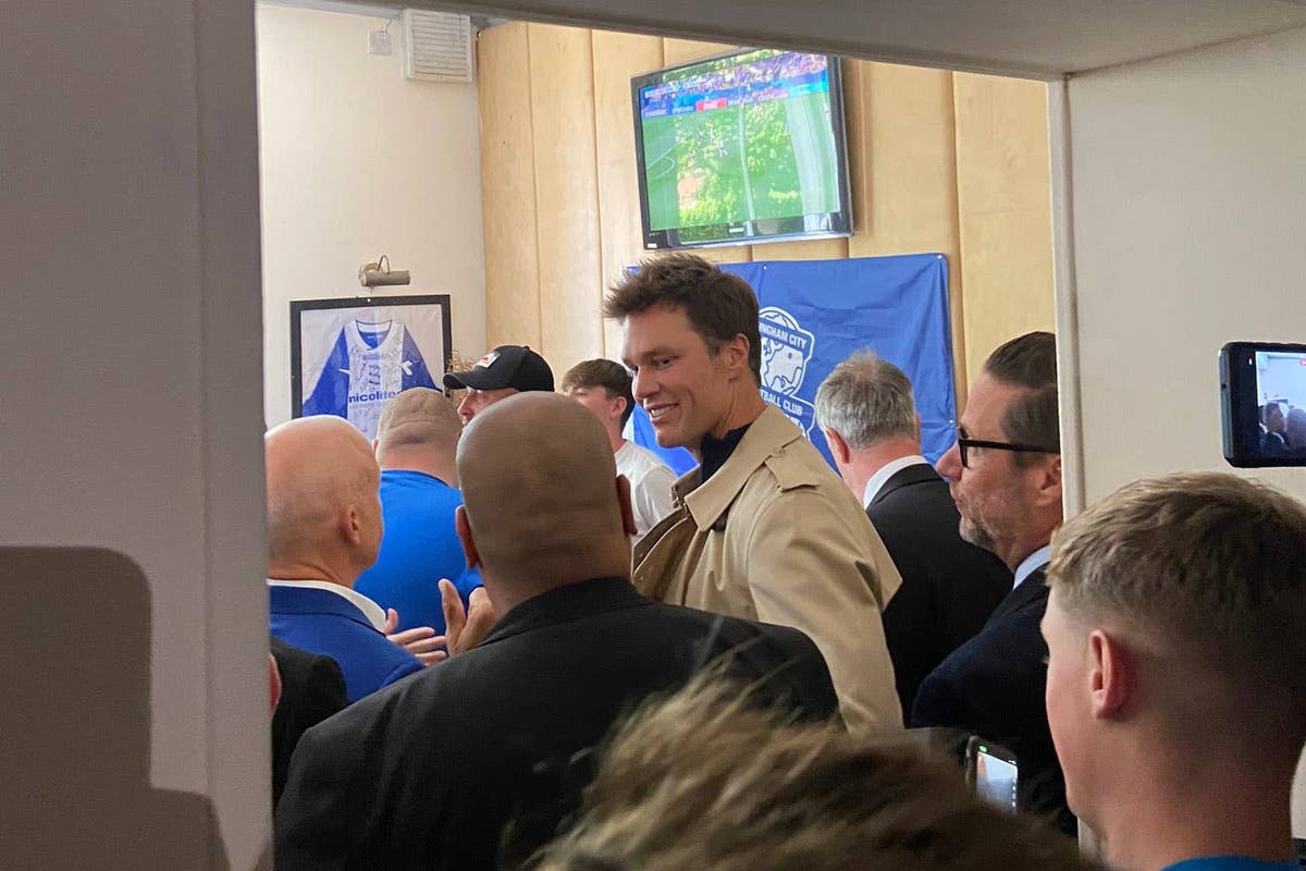 NFL great Tom Brady introduces himself to Birmingham fans in pub before match