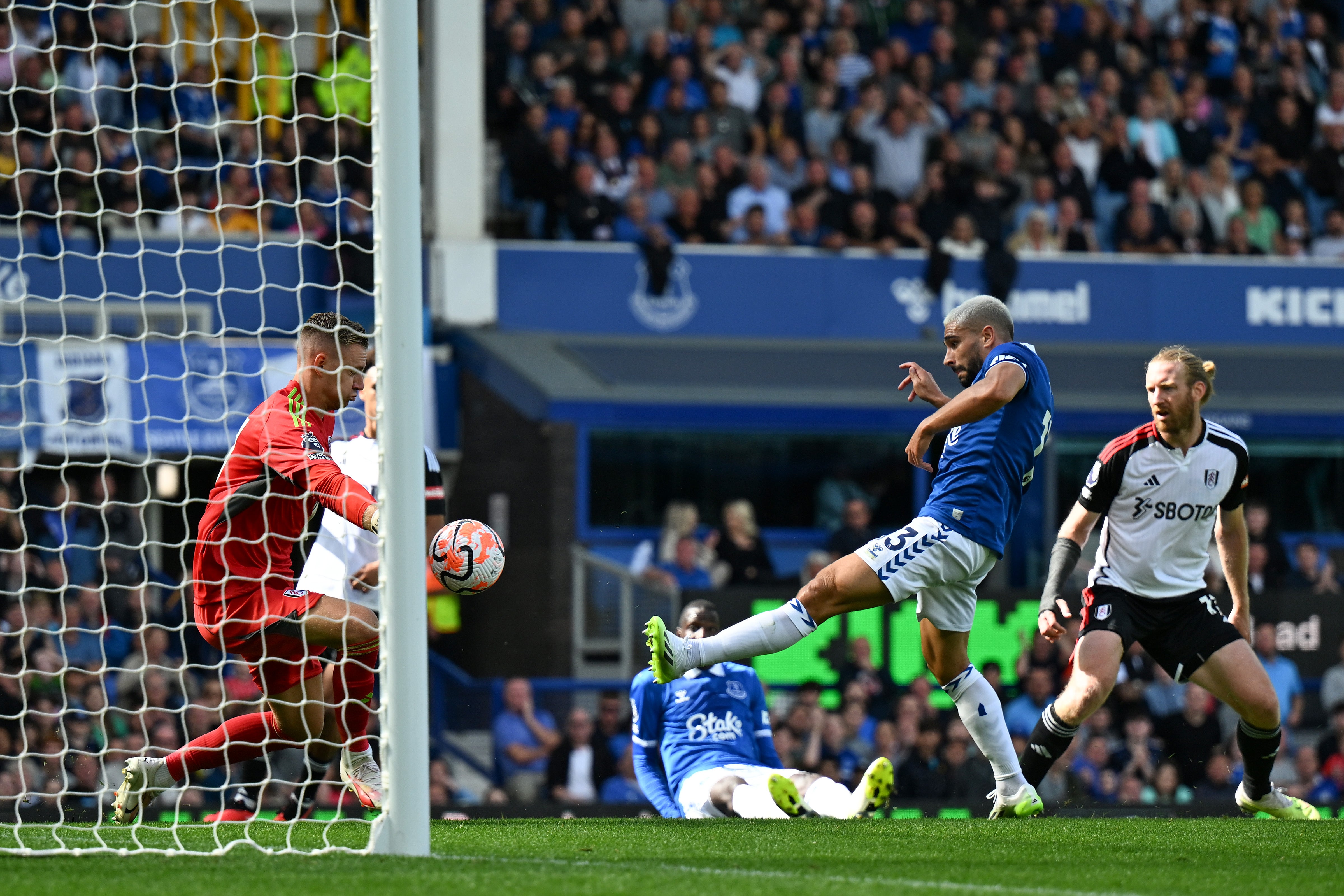 <p>Everton squandered their chances against Fulham</p>