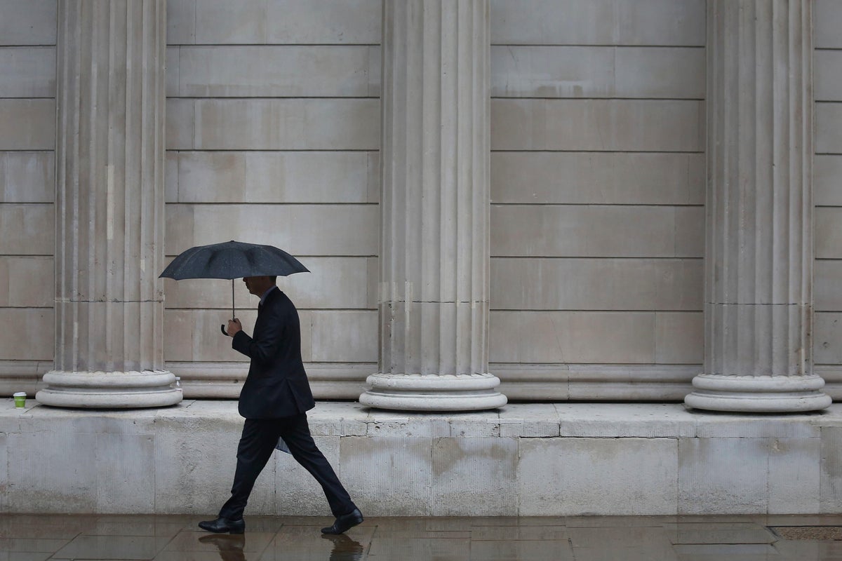 UK to be drenched in heavy rain before temperatures soar next week