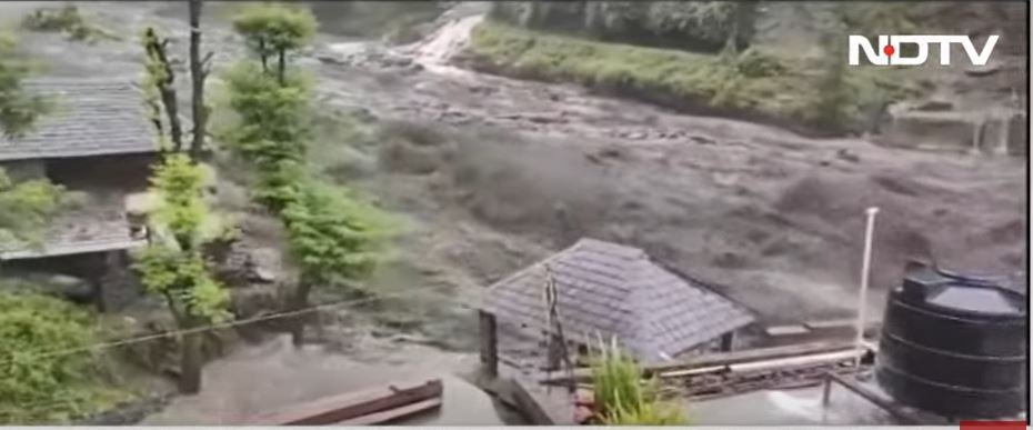 <p>Heavy rainfall lashes Himalayan state of India</p>