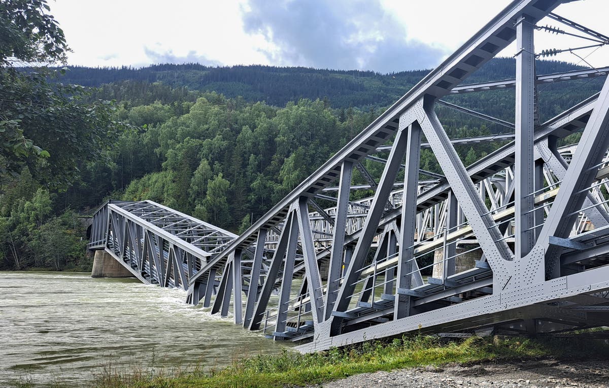 Jernbanebru raser sammen i Sørøst-Norge etter styrtregn forrige uke