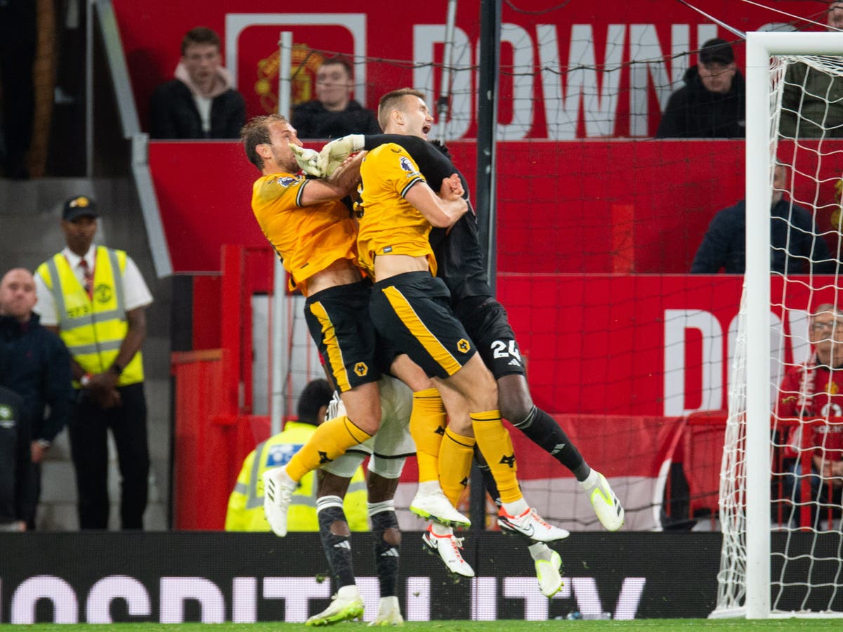 Wolves Denied ‘blatant Penalty Against Manchester United Admits Referee Chief In Apology The 8170