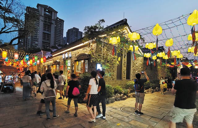 <p>Visitors wander through Cinna Lane, or Xinan Li, in downtown Nanjing, Jiangsu province </p>