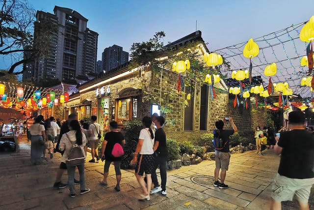 <p>Visitors wander through Cinna Lane, or Xinan Li, in downtown Nanjing, Jiangsu province </p>