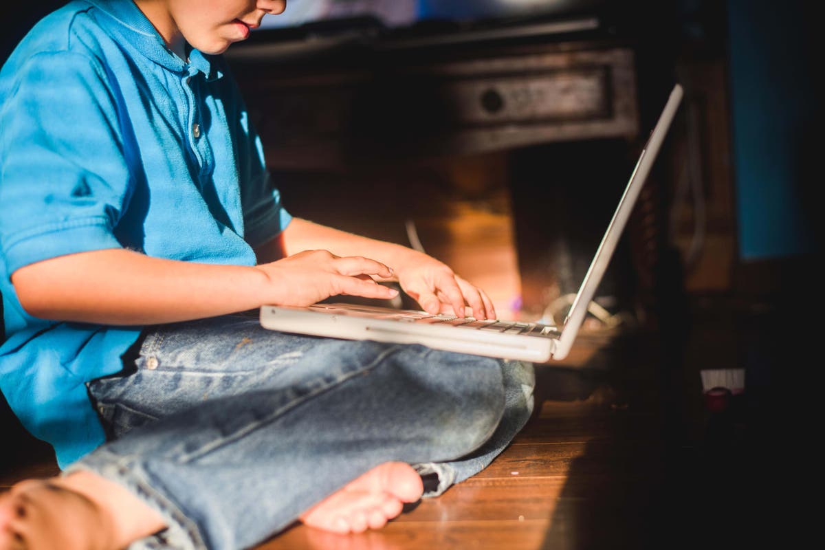 Red flags you might be missing about your child&rsquo;s online safety