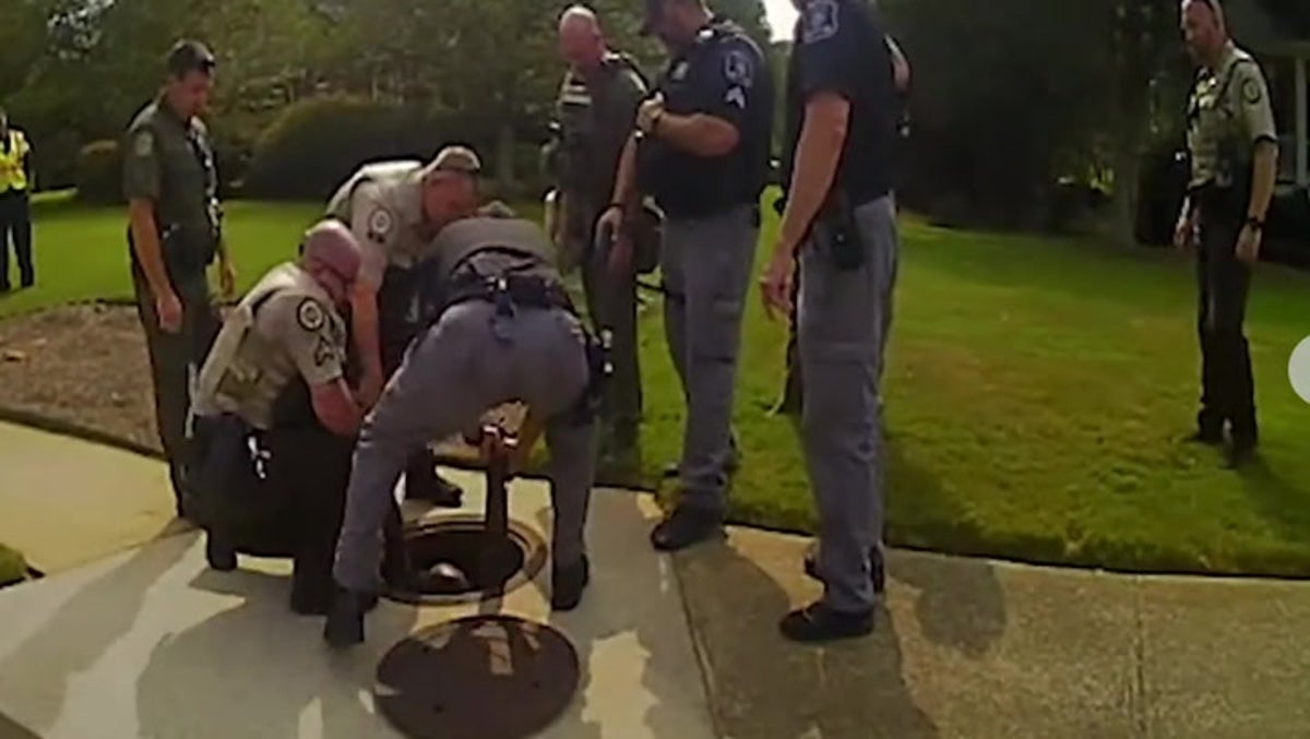 Suspect pulled from drainpipe after attempting to hide from Georgia police Suspect pulled from drainpipe after attempting to hide from Georgia police