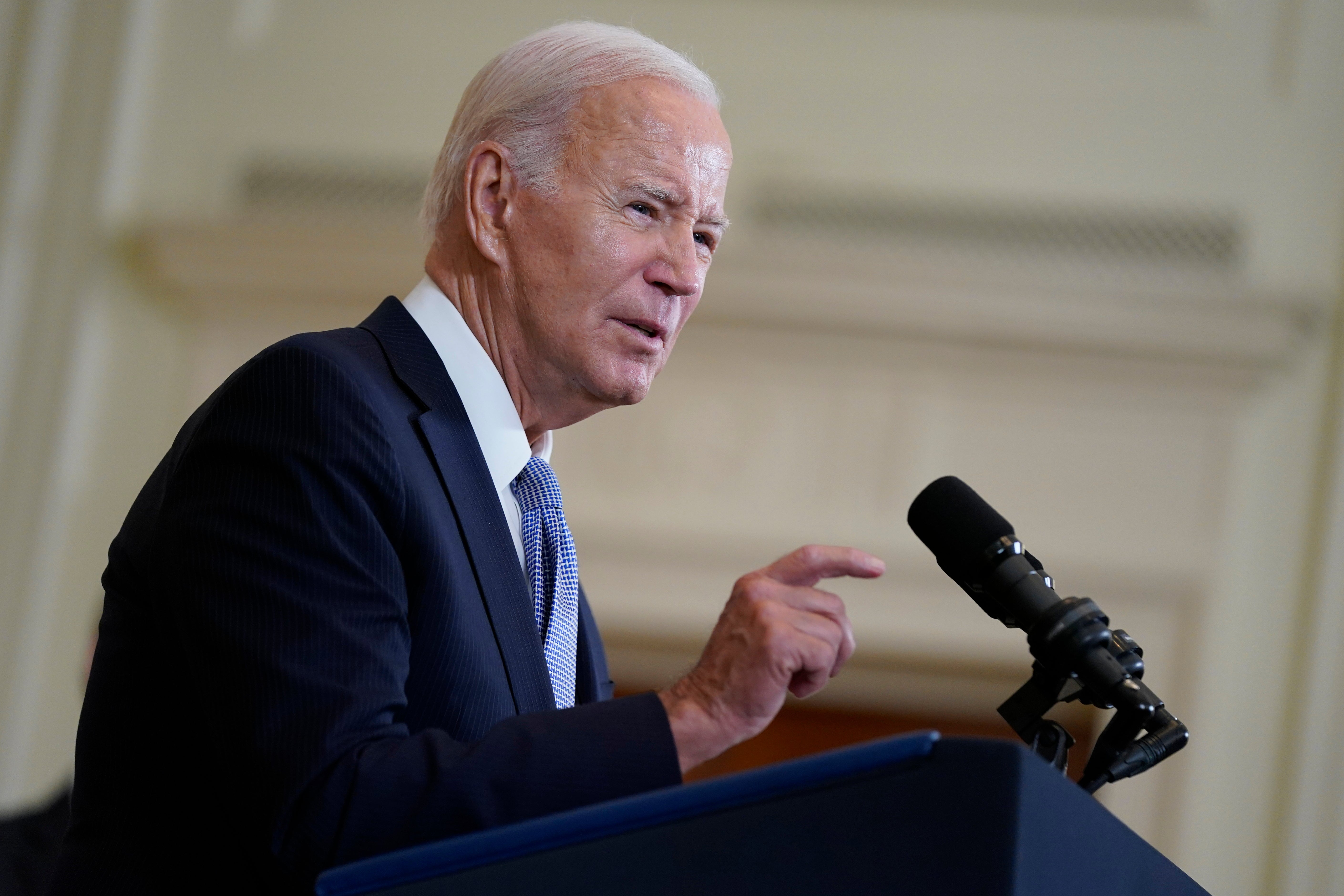 Biden's Approval Rating On The Economy Stagnates Despite Slowing ...