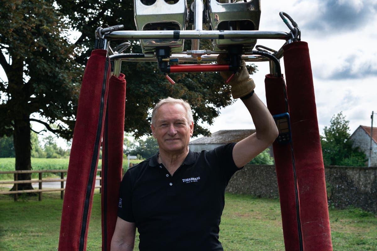 Three explorers aim to be first to cross Atlantic in a hydrogen balloon