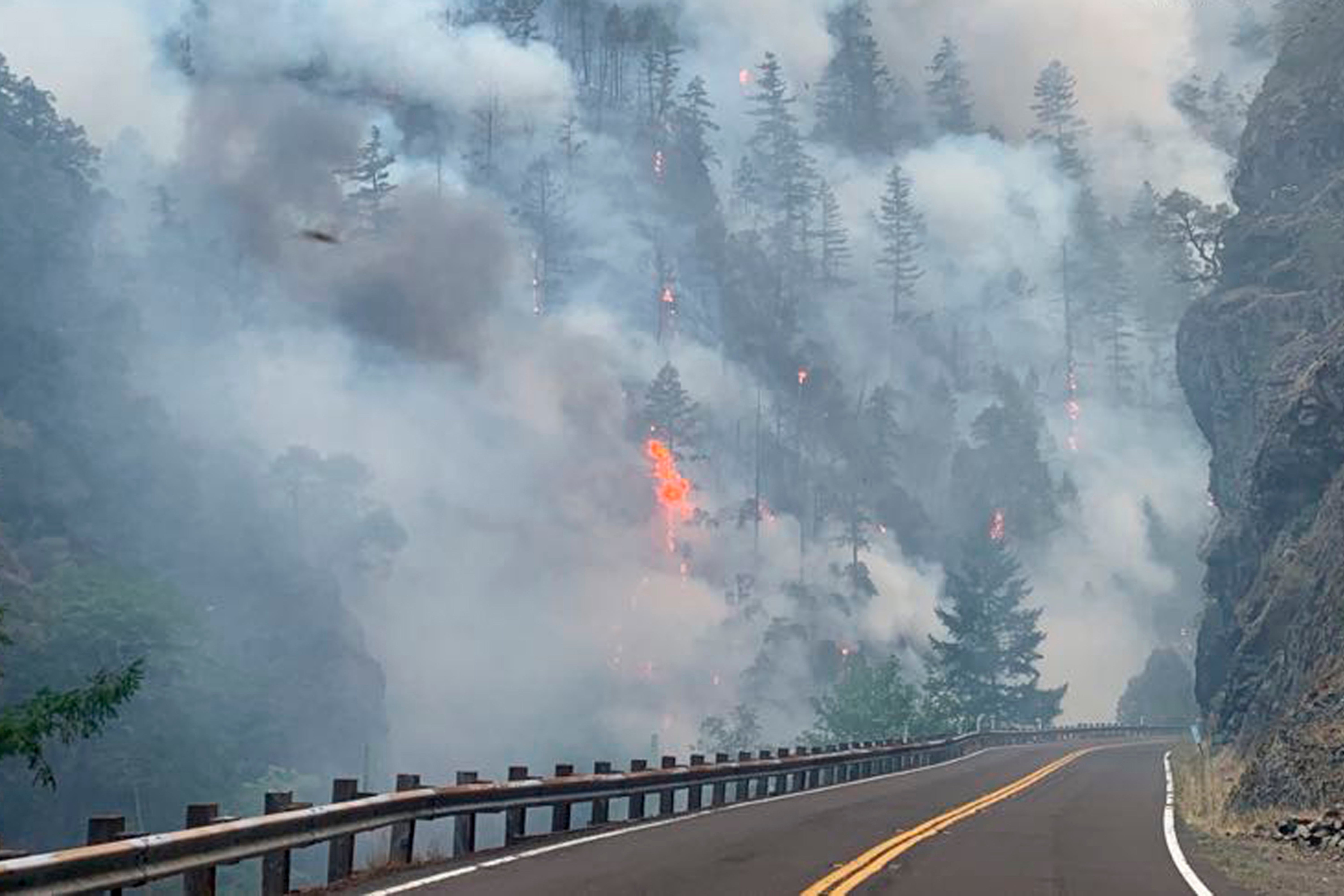 Firefighters Battling Lightning-sparked Blazes In Northern California ...