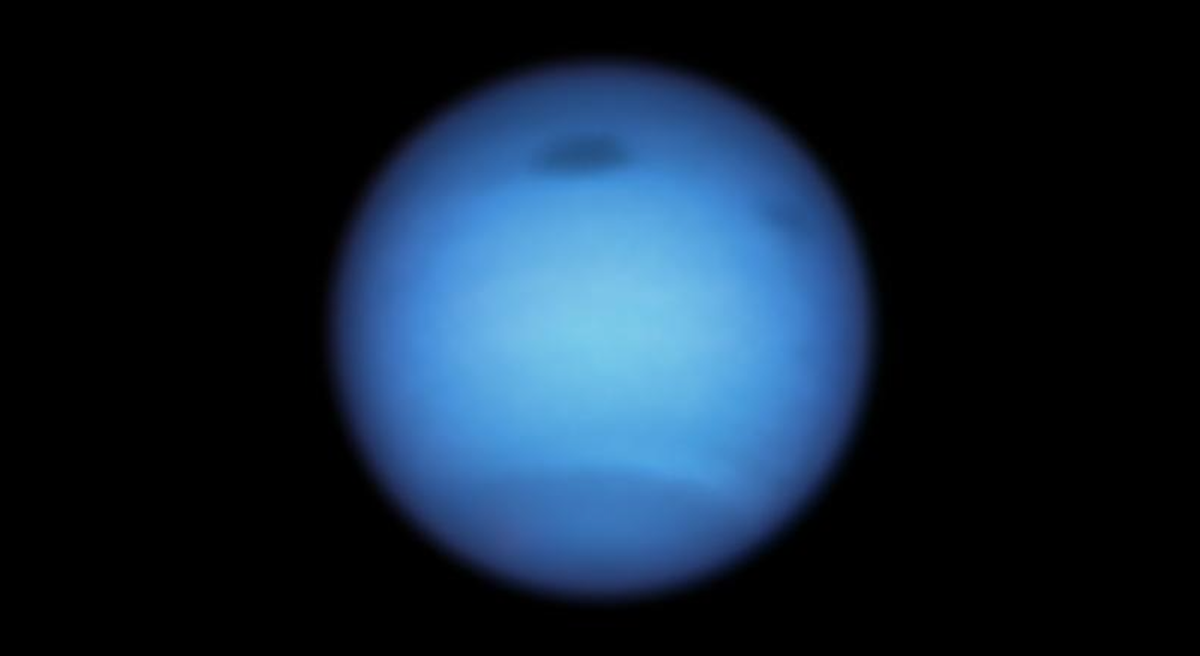 Камень нептуна 7 букв. Нептун 7. Новый снимок Нептуна. Большое темное пятно Нептуна. Нептун NASA.