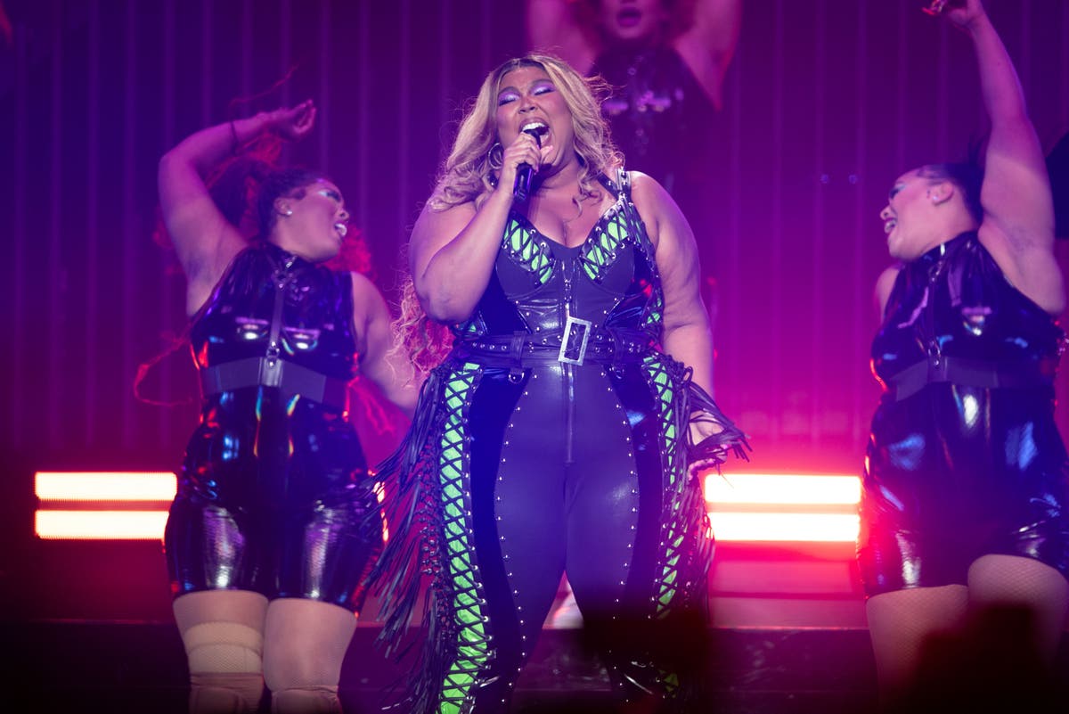 Lizzo&rsquo;s Big Grrrls dance troupe release statement praising singer following lawsuit from former members
