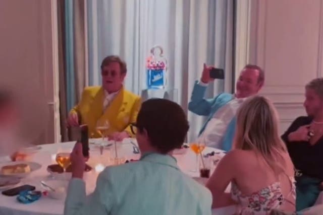 <p>Elton John and Kevin Spacey sing Elvis hit while enjoying meal out.</p>