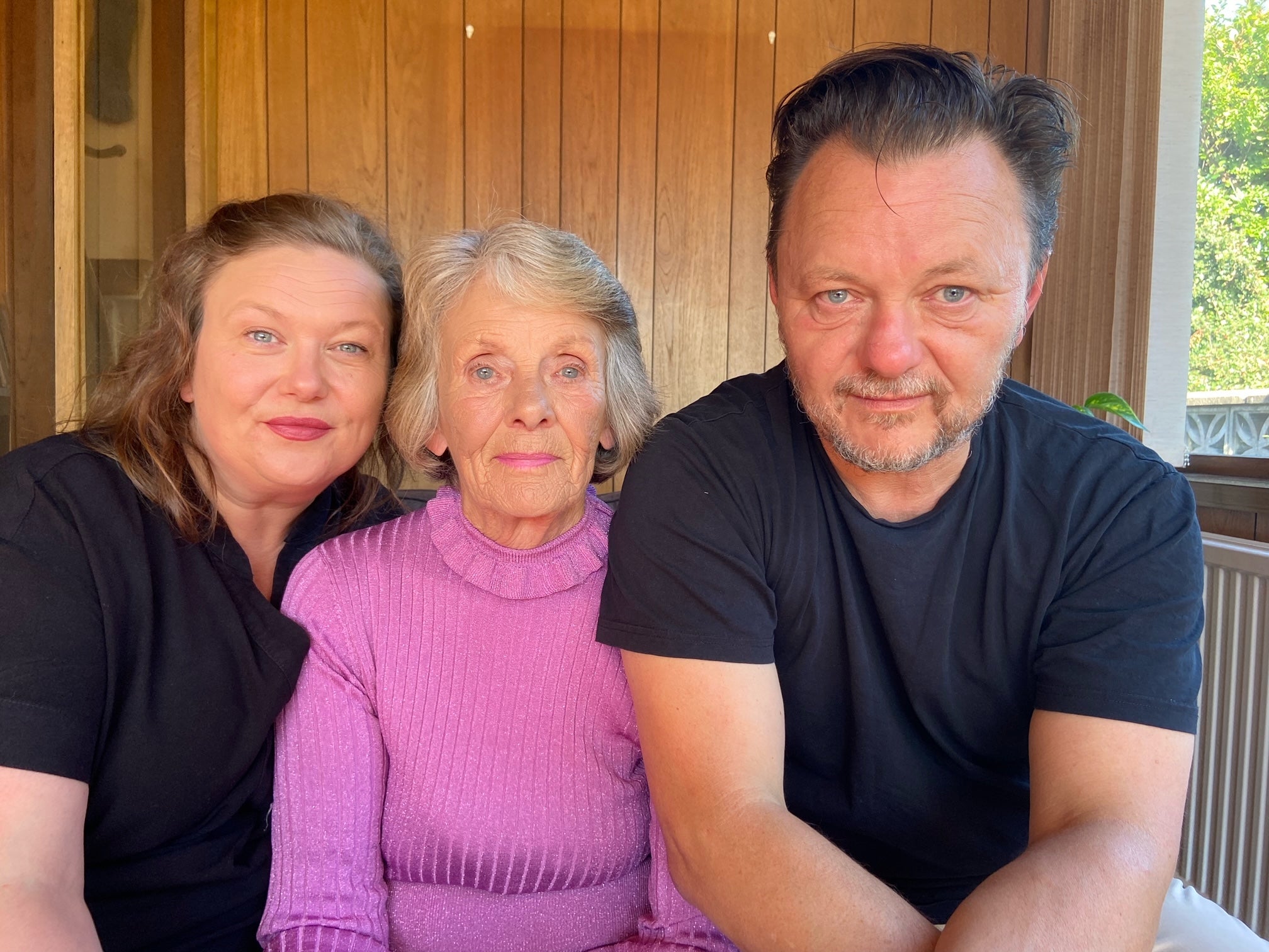 Niven with his sister, Linda, and their mum