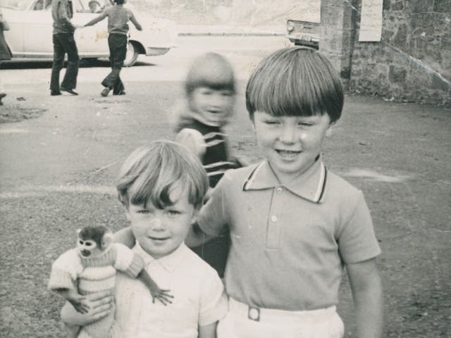 <p>John Niven with his brother, Gary</p>