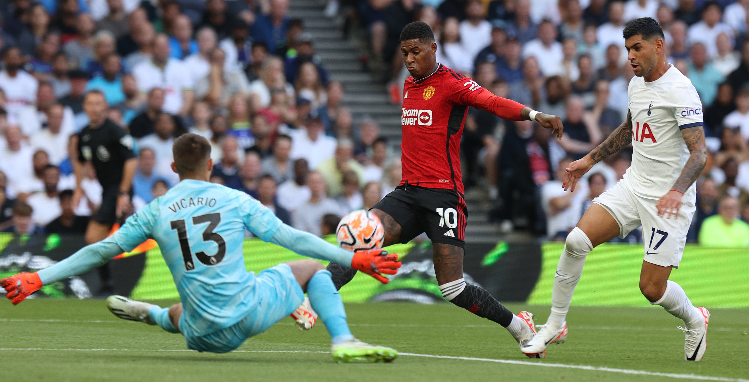 Marcus Rashford sees his shot blocked by Guglielmo Vicario