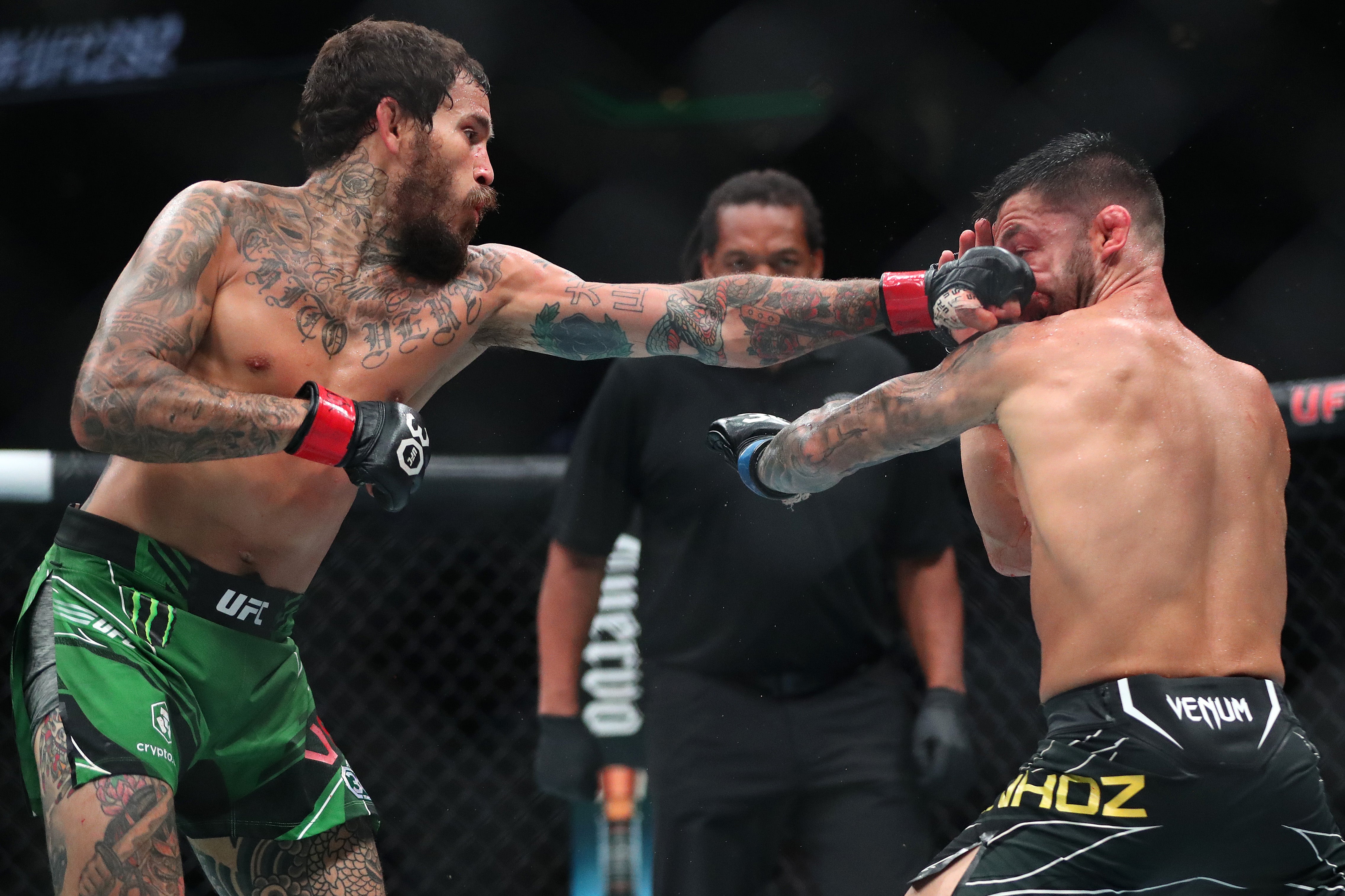 Marlon Vera, left, outpointed Pedro Munhoz and may be next for O’Malley