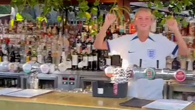 <p>Alessia Russo doppelgänger gets rowdy reception at Australian bar ahead of World Cup final</p>