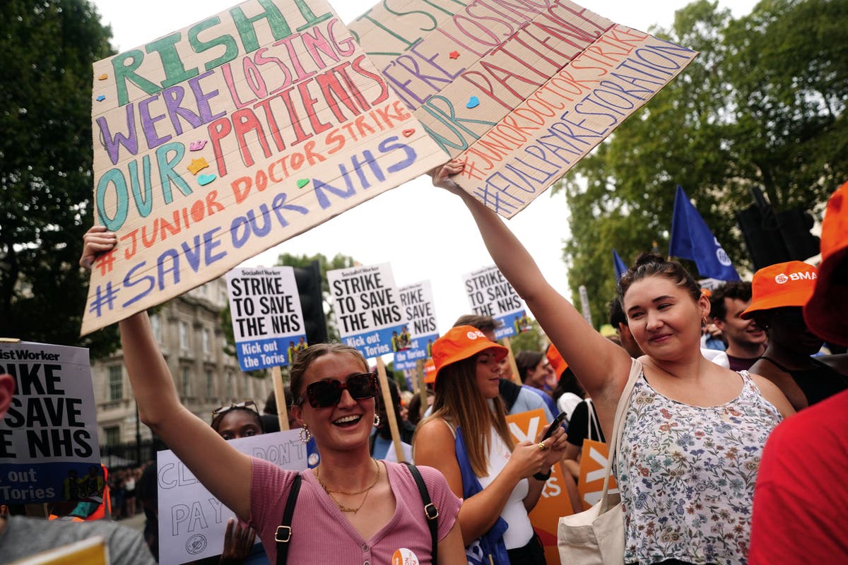 Scottish Government offers to mediate junior doctor strike talks