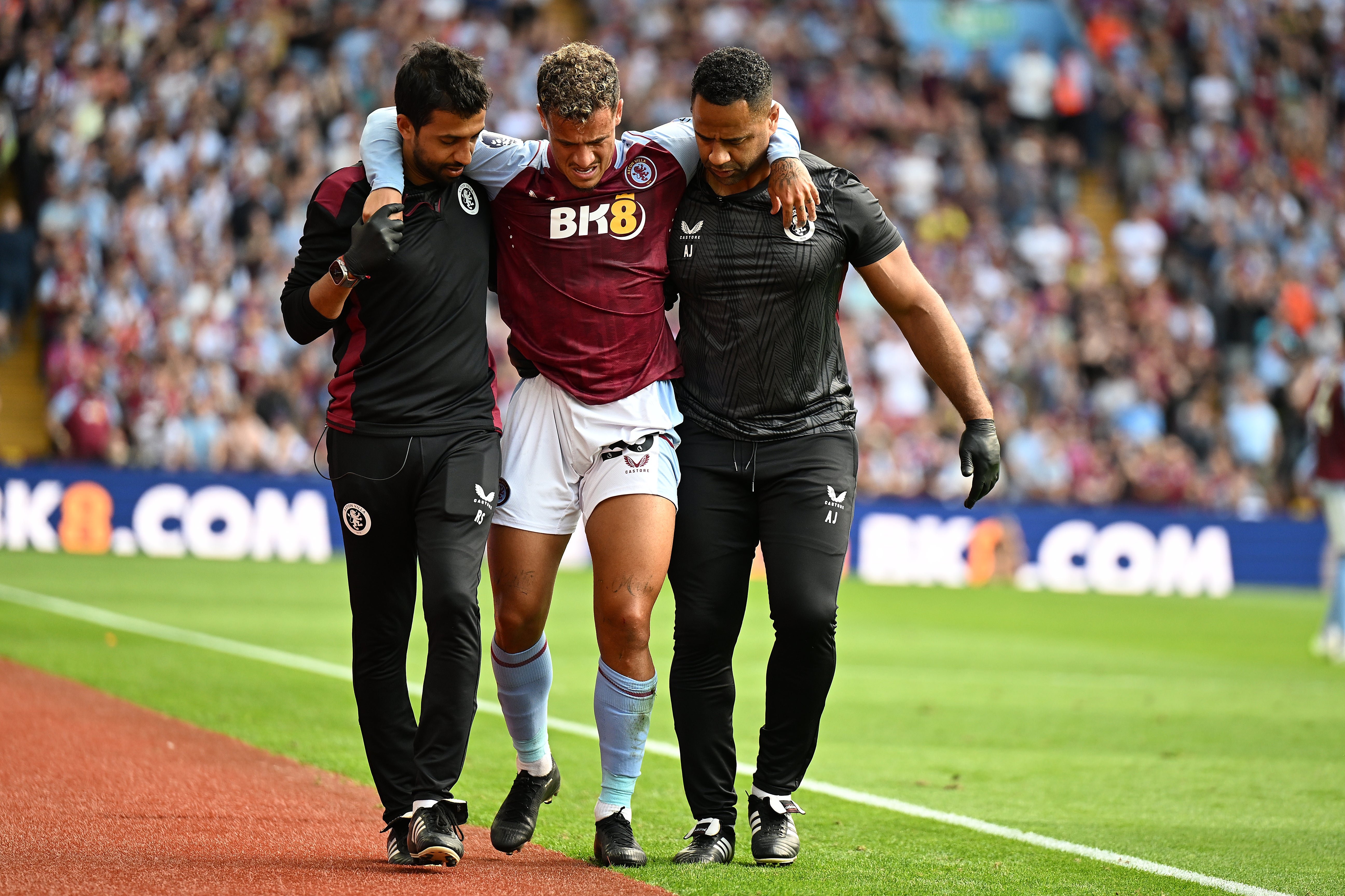 Coutinho had to leave the field due to injury during Aston Villa’s dominant victory