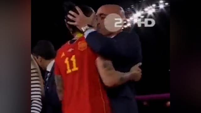<p>Moment Spanish FA president Luis Rubiales kisses Jenni Hermoso on the lips after world cup win.</p>