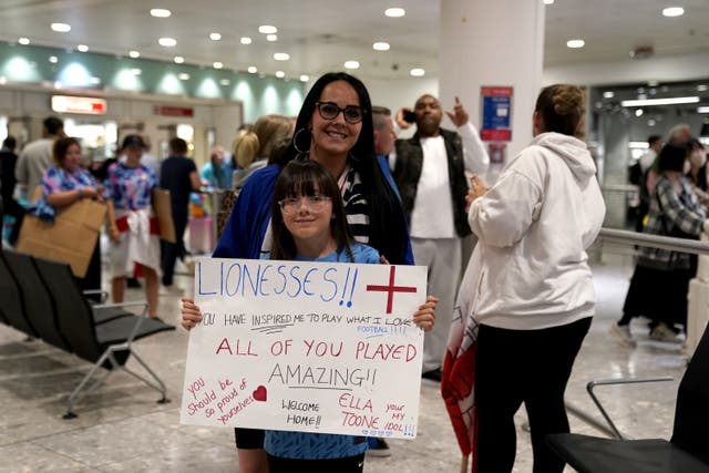 <p>Fans wait to see the England team return </p>