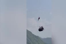 Rescuer dangles 900ft over ravine as he tries to help children trapped in Pakistan cable car