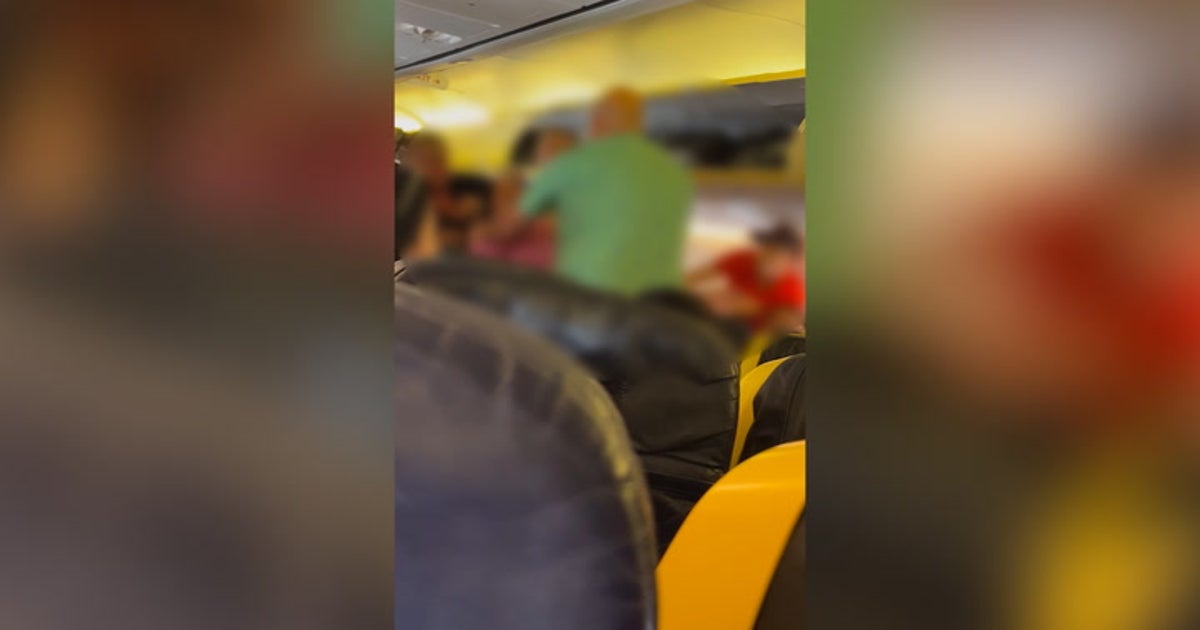 Drunk woman goes berserk, kicked off flight to Ibiza: video