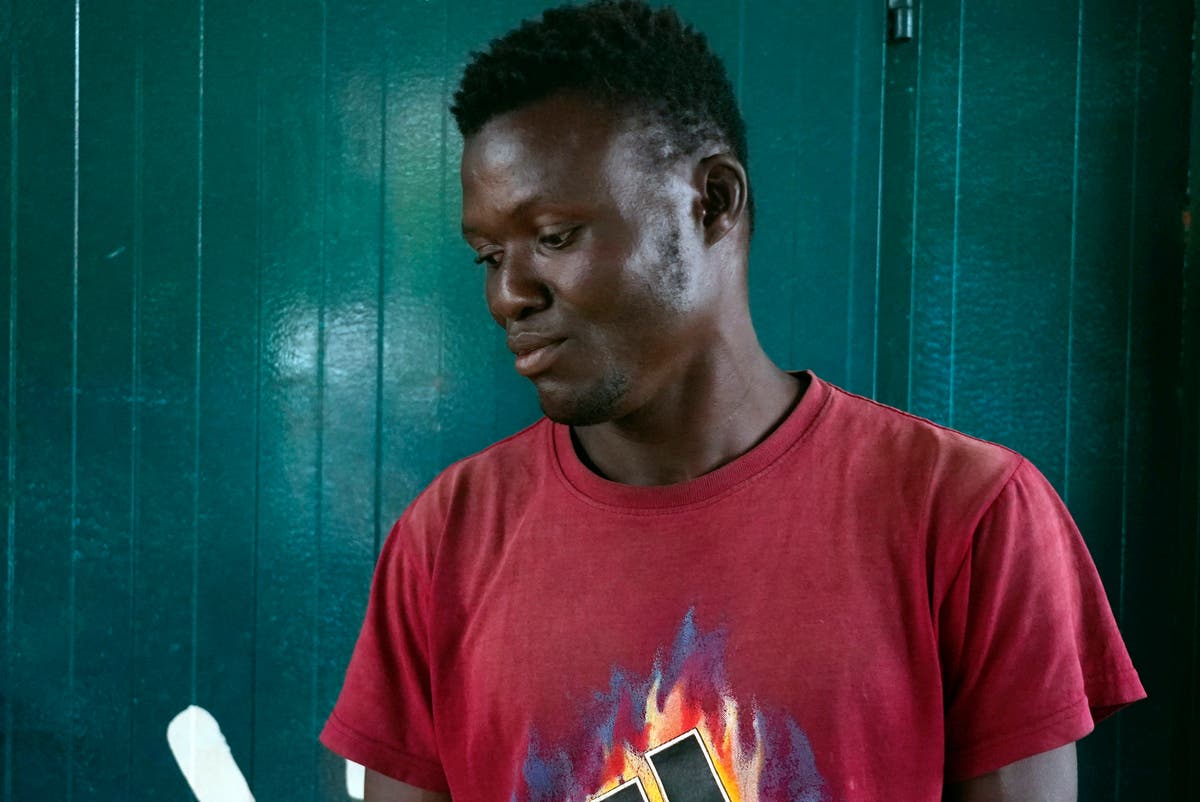 Thousands of discouraged migrants are stranded in Niger because of border closures following coup