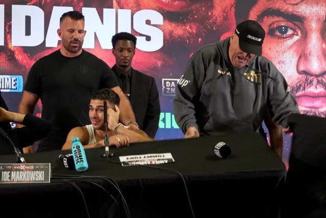 <p>Tommy Fury and KSI press conference chaos as John Fury flips out.</p>