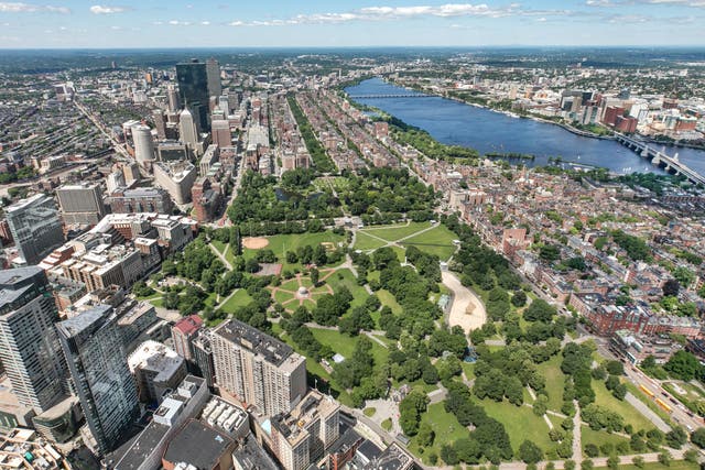 <p>Boston Common was America’s first public park and here you’ll find outdoor theatre shows, a carousel and various sculptures </p>