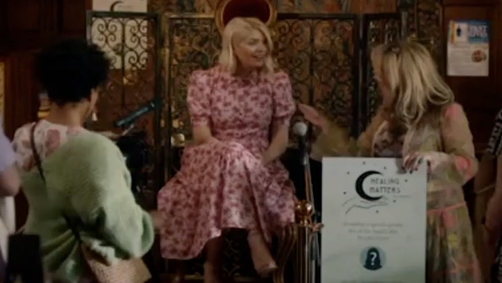 <p>First look at Holly Willoughby’s cameo appearance in Midsomer Murders.</p>