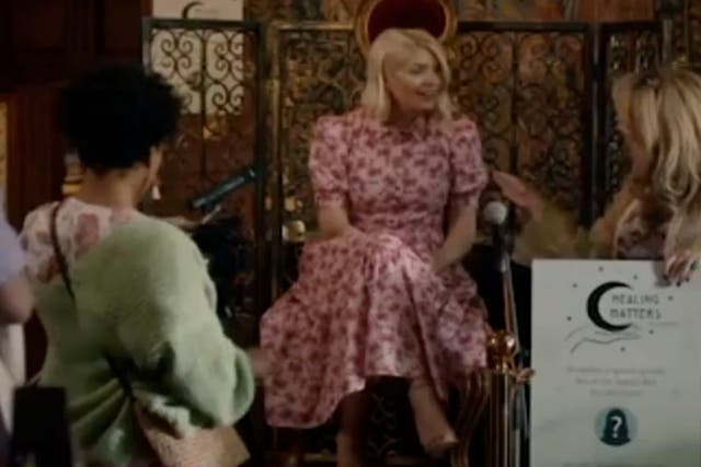 <p>First look at Holly Willoughby’s cameo appearance in Midsomer Murders.</p>