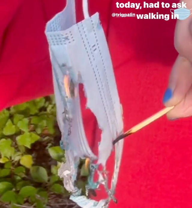 <p>Former Alaska Governor Sarah Palin lights a medical face mask on fire using a match to protest a handful of institutions reinstating mask mandates</p>