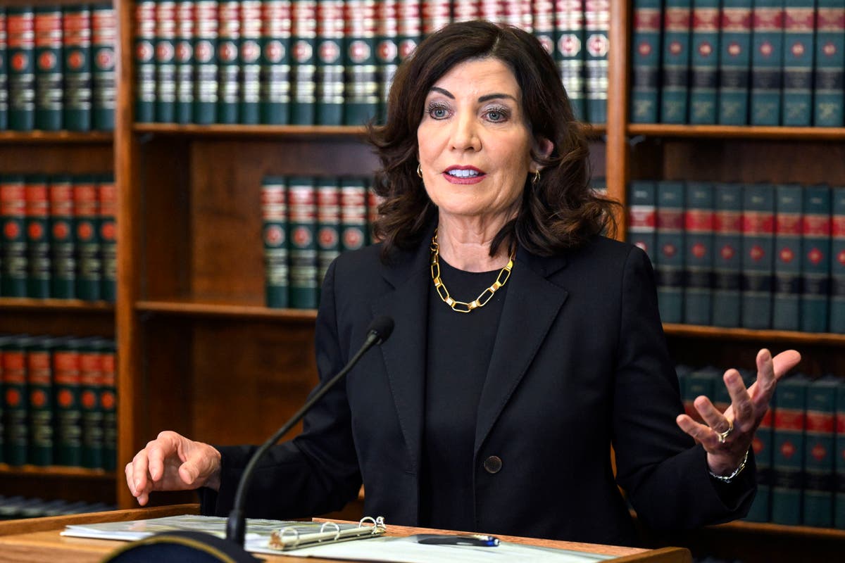 New York Governor Kathy Hochul tells migrants to &lsquo;go somewhere else&rsquo;
