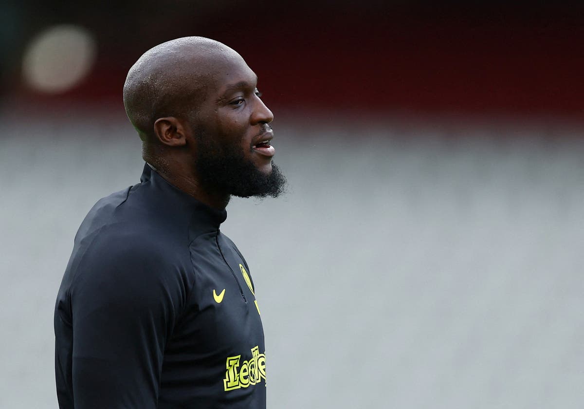 Roma officials fly to London for talks with Chelsea over Romelu Lukaku loan deal