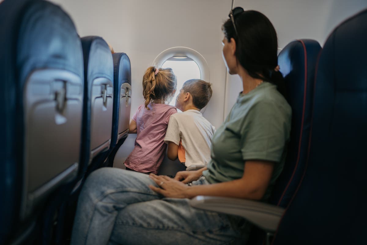 这名女子因在八小时的飞行中拒绝与孩子调换座位而受到赞扬