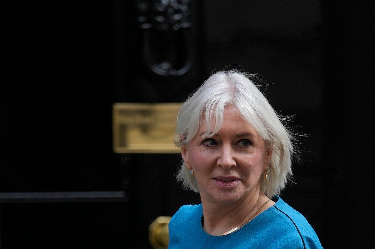 Nadine Dorries, Verbündete von Boris Johnson, verlässt das britische Parlament nach monatelanger Verzögerung