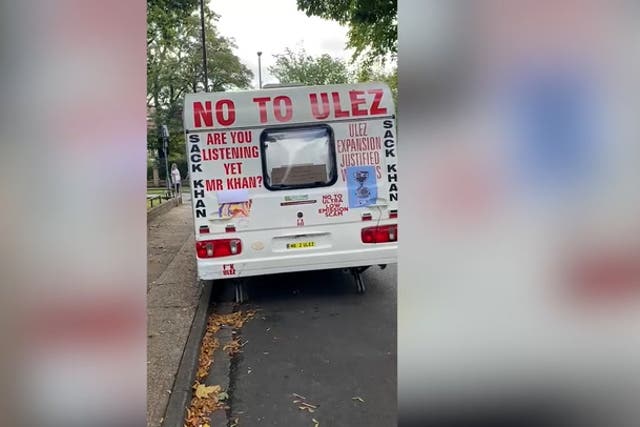 <p>Caravan covered in Ulez protests chained outside Sadiq Khan’s house</p>