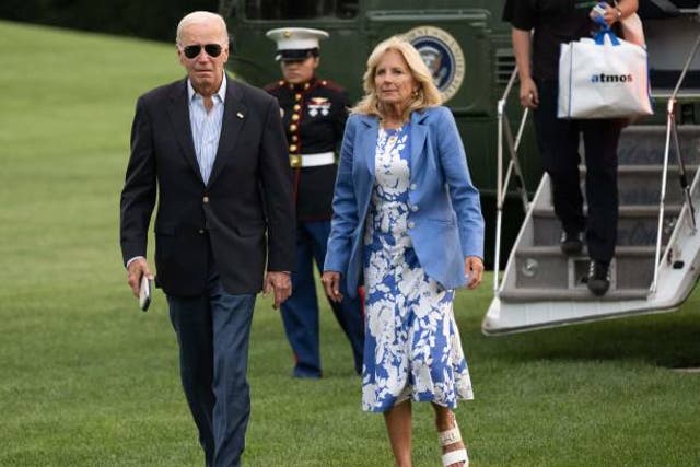 <p>US president Joe Biden and first lady Jill Biden disembark from Marine One upon arrival on the South Lawn of the White House in Washington, DC, 26 August 2023</p>