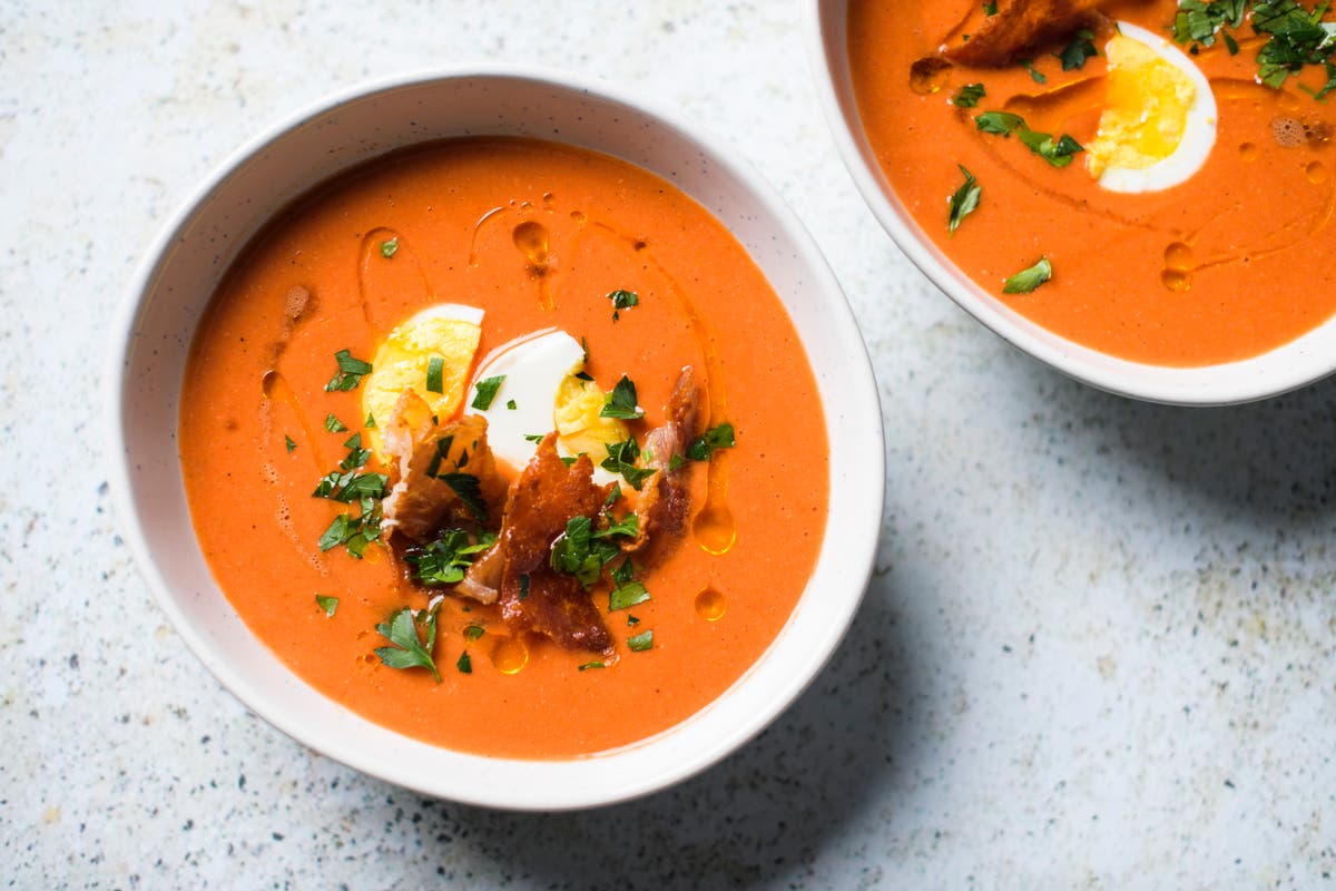 Refréscate con la «otra» famosa sopa de tomate fría de España