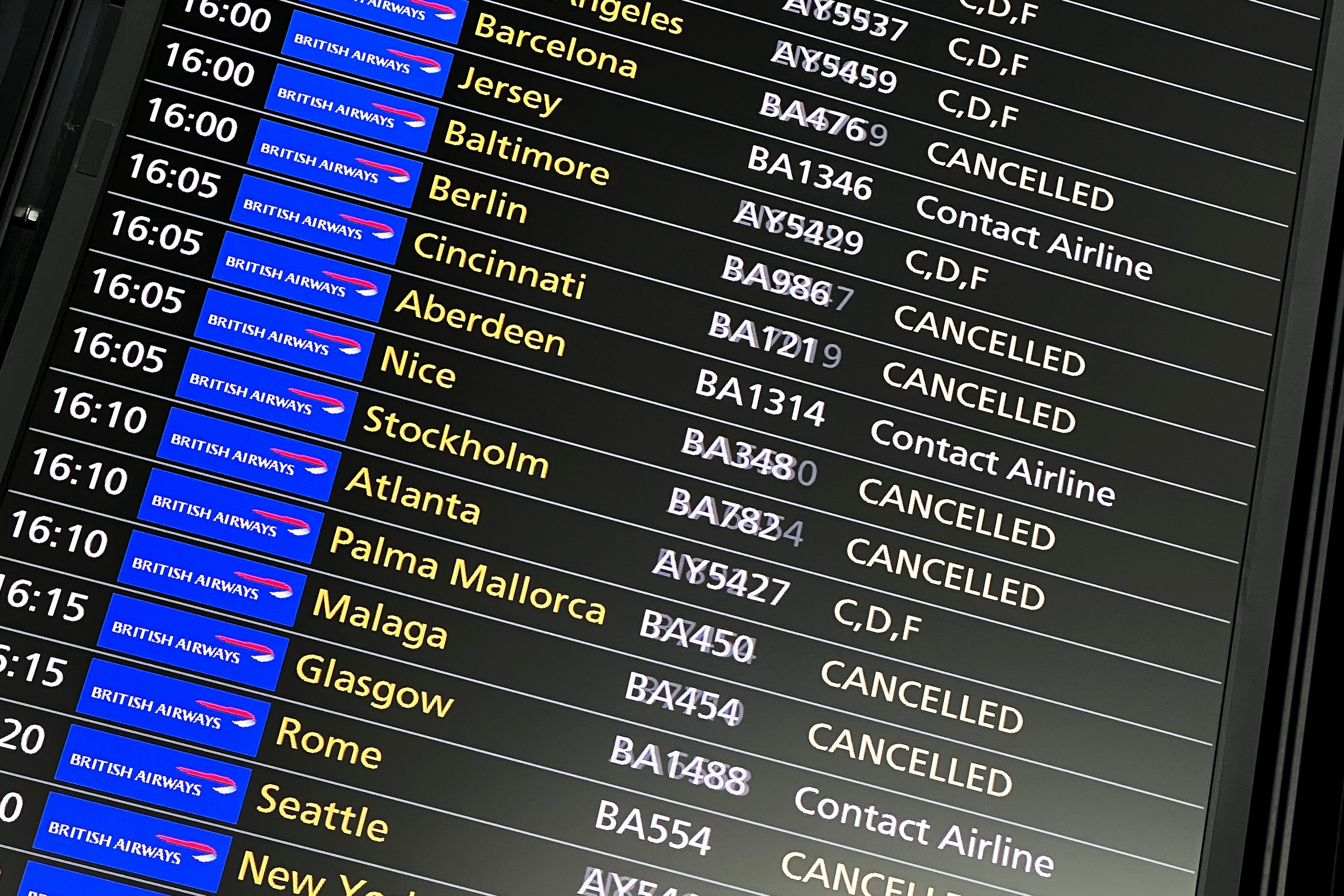 More than 1,200 flights were cancelled due to the outage on Monday