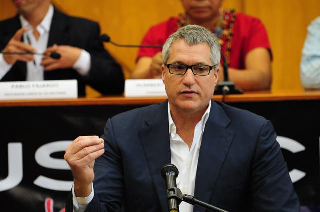 <p>Steven Donziger speaking in Quito in 2014 </p>