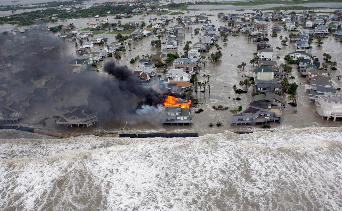 Greg Abbott’s floating border barrier did virtually nothing to slow immigration, data shows