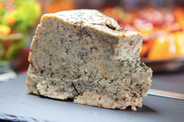 <p>Cabrales blue cheese</p>