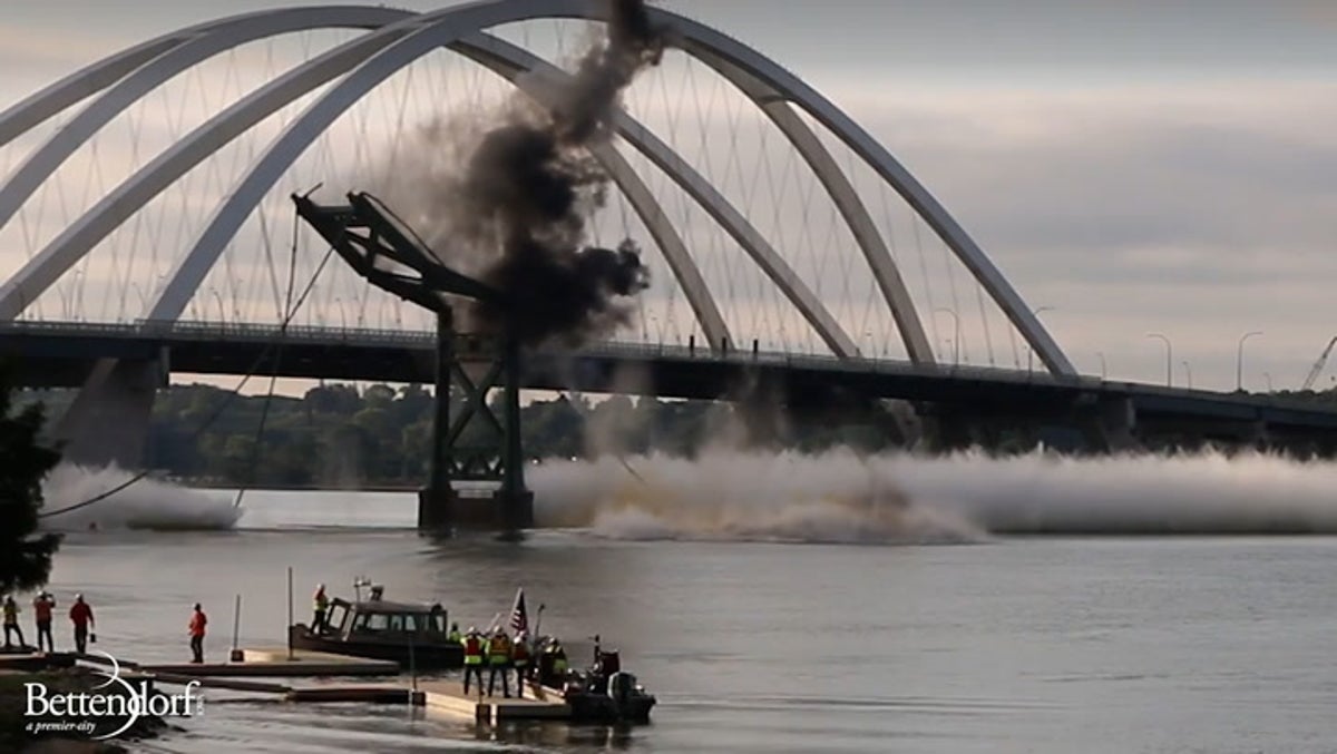 Controlled explosion brings down remains of 88-year-old Iowa bridge