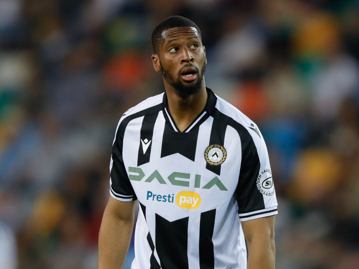 Everton sign &pound;25m striker Beto after goalless start to season