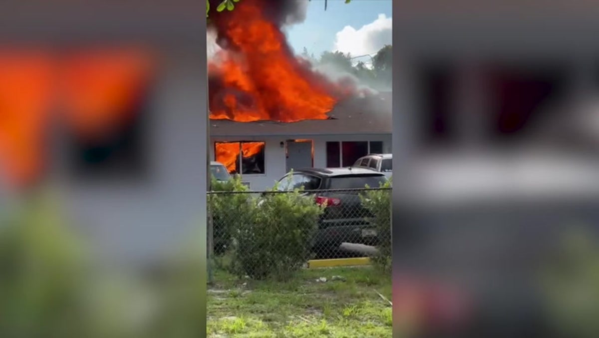 Florida rescue helicopter crashes into apartment, killing two