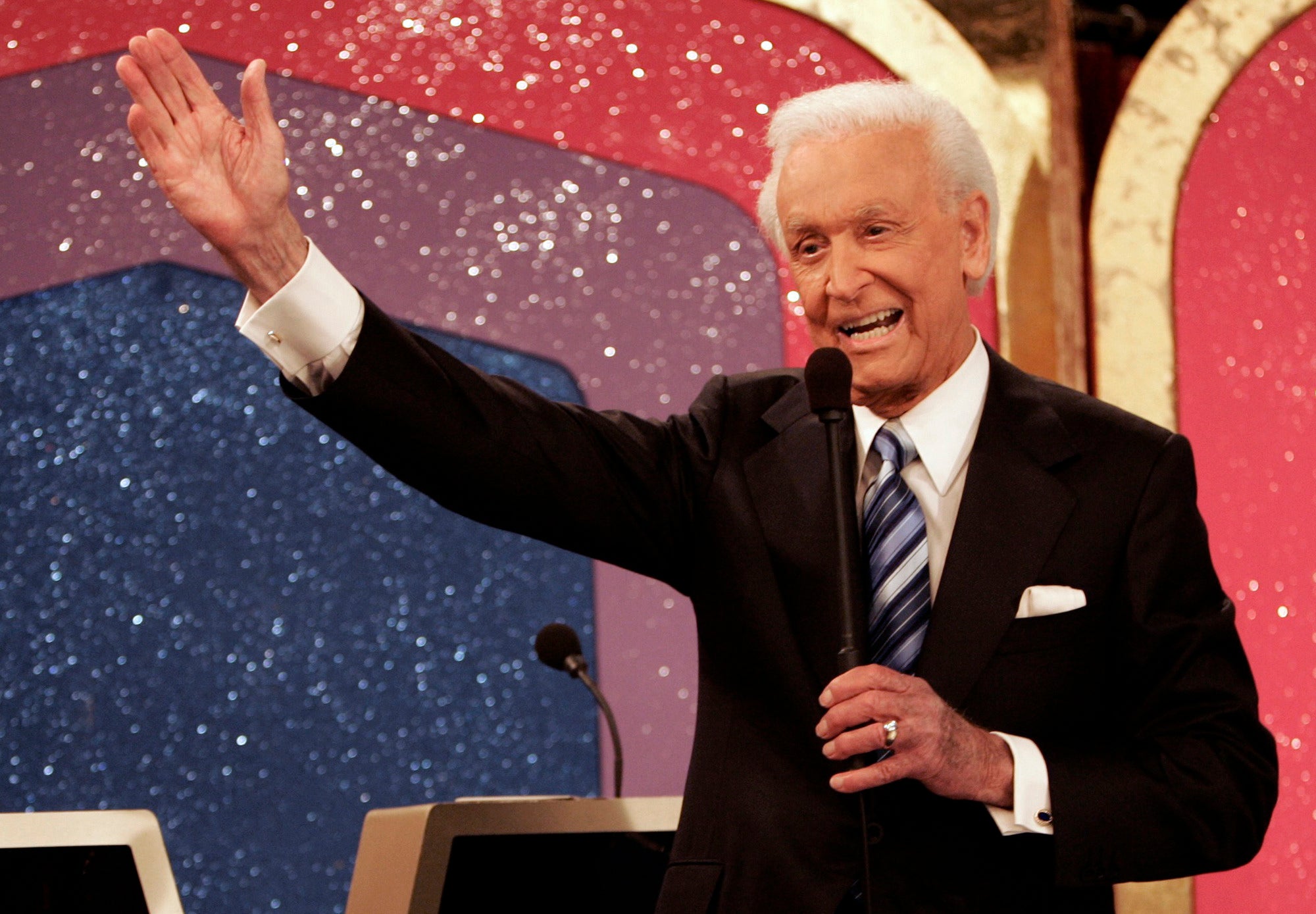 Bob Barker, 83, waves goodbye as he tapes his final episode of ‘The Price Is Right’