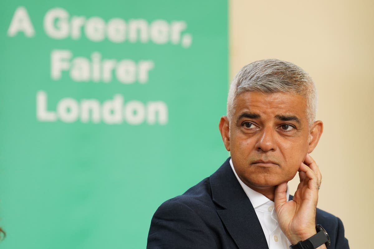 Khan ‘shelves plans to charge fossil fuel cars driving into central London’