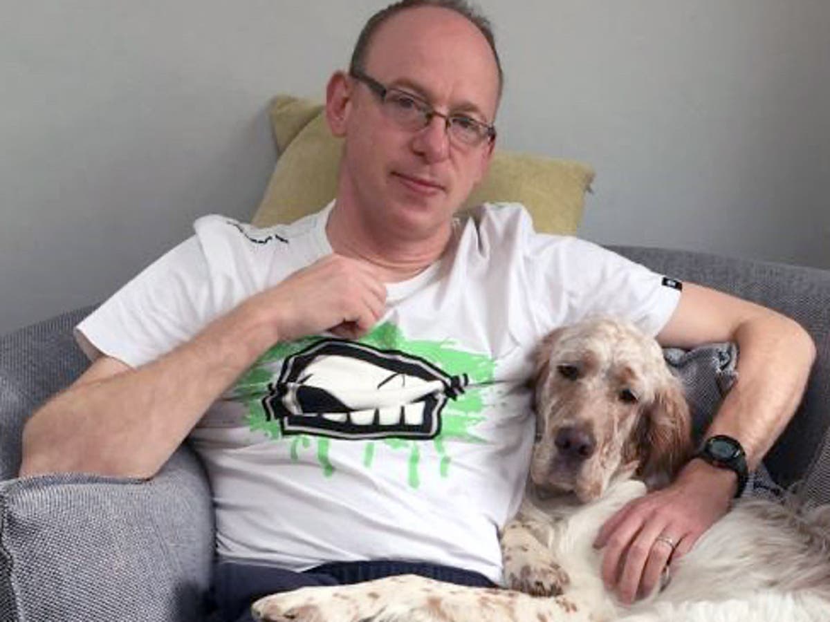 'Hero' police officer Graham Saville who died trying to save man's life on train tracks pictured - Vimarsana News